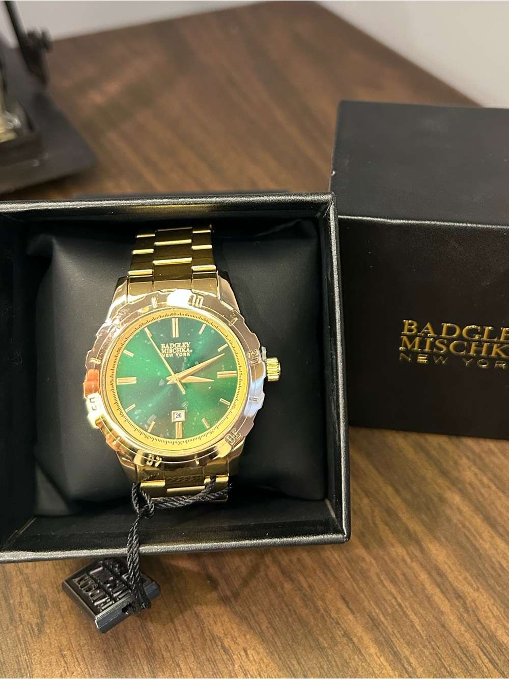 Badgley Mischka Emerald Green Men’s Watch Gold Tone Bracelet Box NWT